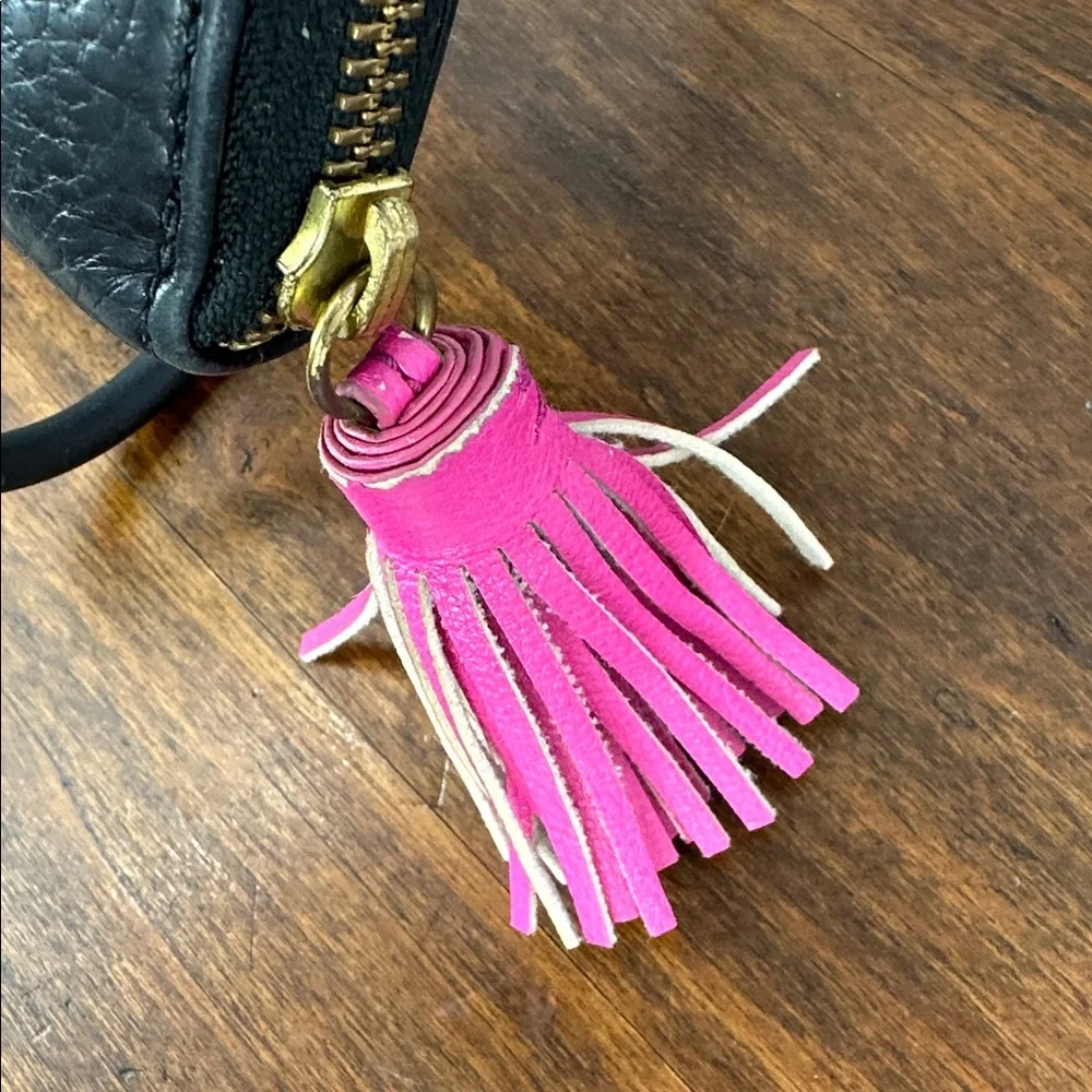 FOSSIL Tiegan Grainy Leather Zip Around Clutch Wallet w/ Pink Tassel Black EUC!